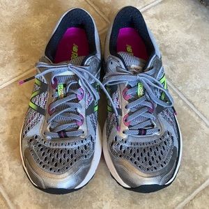 New Balance 1260 v7: Size 8.5D